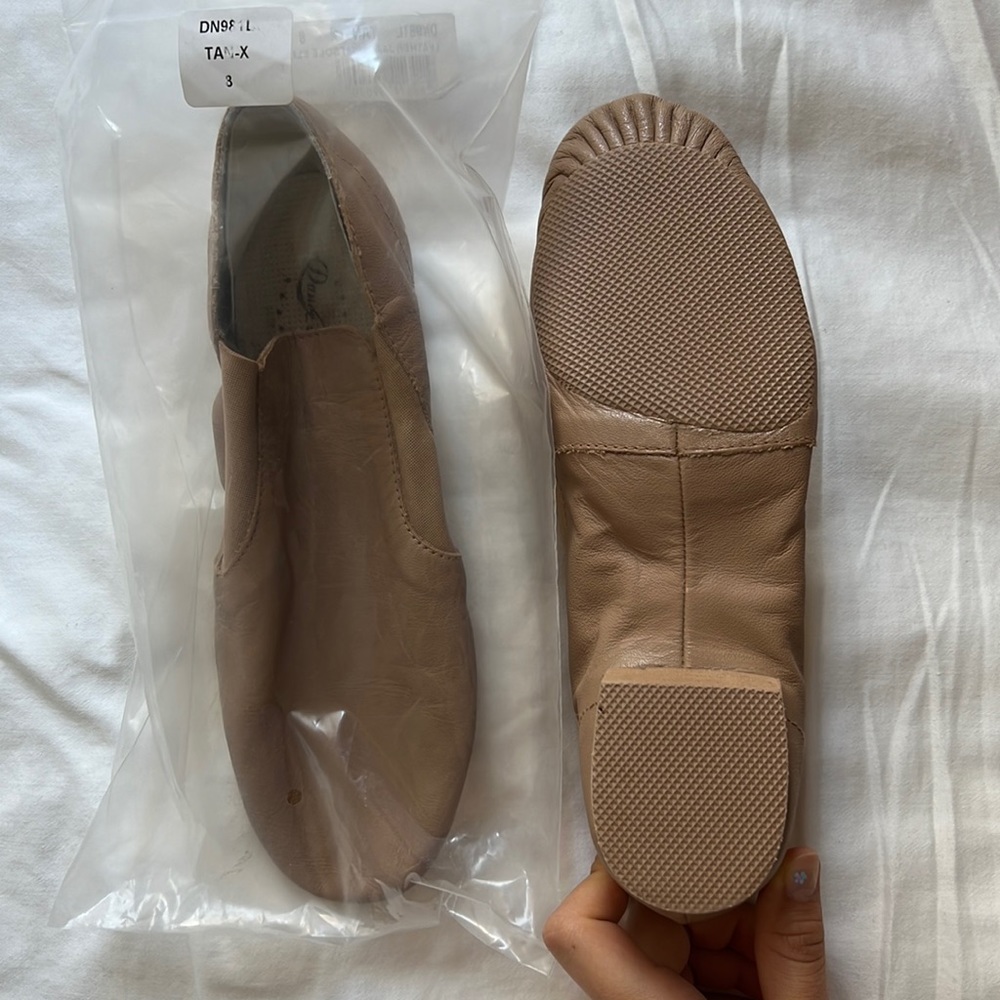 Dance jazz shoes tan leather size 8. NEW. “Dance Now” brand